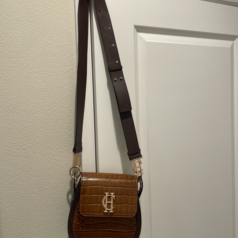 Elegant Brown Croc-Embossed Crossbody Bag - Picture 5 of 5